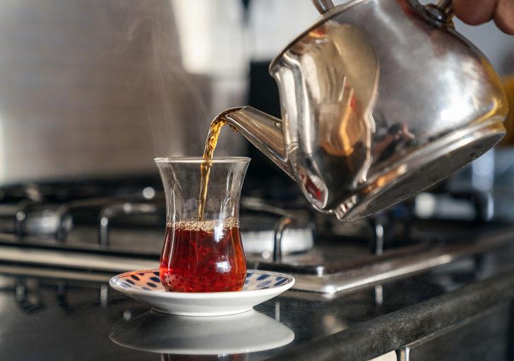 Doğru çay nasıl demlenir? Uzmanı tek tek anlattı